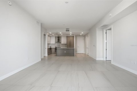 Condo in Saint Petersburg, Florida, 2 bedrooms № 2236557 - photo 18