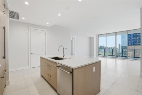 Condo in Saint Petersburg, Florida, 2 bedrooms № 2236557 - photo 8