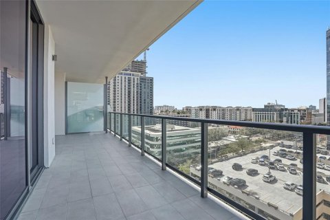 Condo in Saint Petersburg, Florida, 2 bedrooms № 2236557 - photo 21
