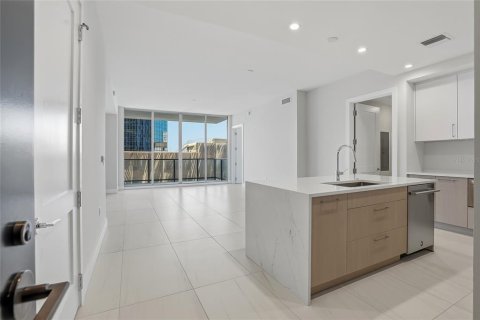 Condo in Saint Petersburg, Florida, 2 bedrooms № 2236557 - photo 4
