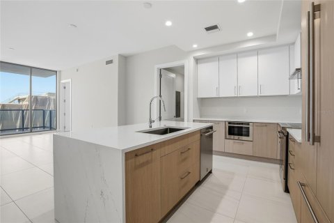 Condo in Saint Petersburg, Florida, 2 bedrooms № 2236557 - photo 6