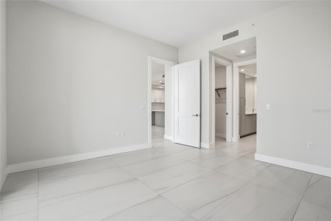 Condo in Saint Petersburg, Florida, 2 bedrooms № 2236557 - photo 30