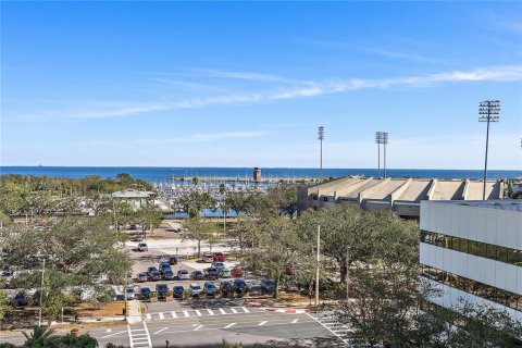 Condominio en venta en Saint Petersburg, Florida, 1 dormitorio, 79.8 m2 № 1722985 - foto 10