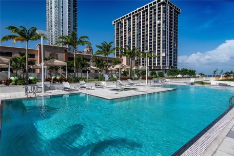 Condominio en venta en Saint Petersburg, Florida, 1 dormitorio, 79.8 m2 № 1722985 - foto 18