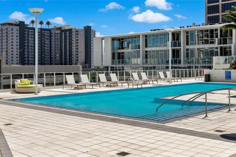 Condominio en venta en Saint Petersburg, Florida, 1 dormitorio, 79.8 m2 № 1722985 - foto 20