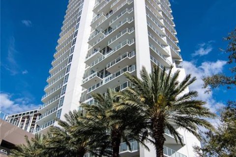 Condominio en venta en Saint Petersburg, Florida, 1 dormitorio, 79.8 m2 № 1722985 - foto 2