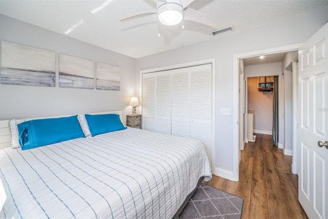 Condo in Tarpon Springs, Florida, 2 bedrooms  № 1626337 - photo 23