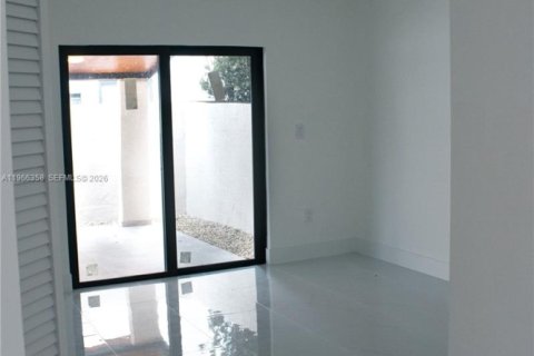 Casa en venta en Miami, Florida, 4 dormitorios, 231.88 m2 № 2081298 - foto 21