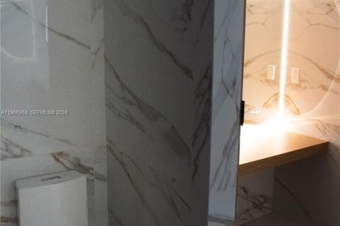 Casa en venta en Miami, Florida, 4 dormitorios, 231.88 m2 № 2081298 - foto 29