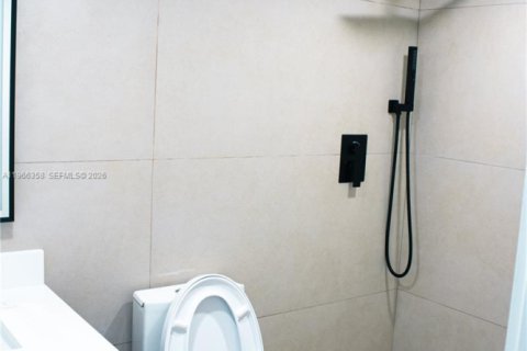 Casa en venta en Miami, Florida, 4 dormitorios, 231.88 m2 № 2081298 - foto 25