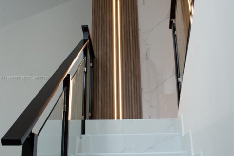 Casa en venta en Miami, Florida, 4 dormitorios, 231.88 m2 № 2081298 - foto 10