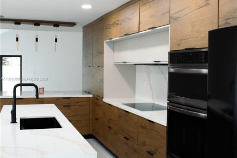 Casa en venta en Miami, Florida, 4 dormitorios, 231.88 m2 № 2081298 - foto 6