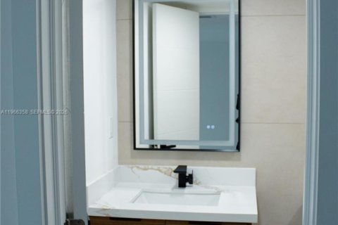 Casa en venta en Miami, Florida, 4 dormitorios, 231.88 m2 № 2081298 - foto 30