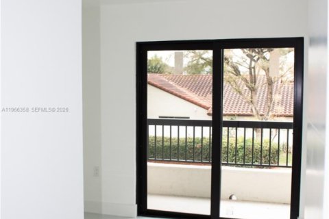 Casa en venta en Miami, Florida, 4 dormitorios, 231.88 m2 № 2081298 - foto 17