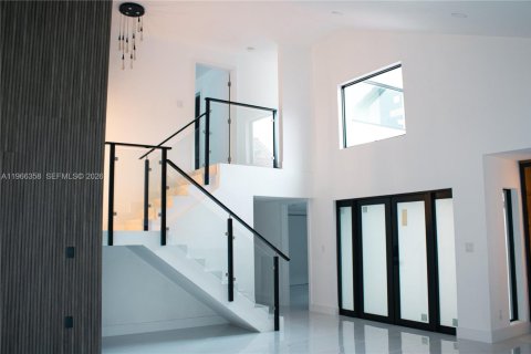 Casa en venta en Miami, Florida, 4 dormitorios, 231.88 m2 № 2081298 - foto 8