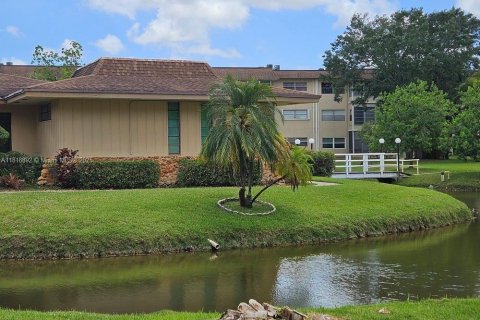 Снять в аренду кондоминиум в Лодердейл-Лейкс, Флорида 2 спальни, 87.7м2, № 1779860 - фото 23