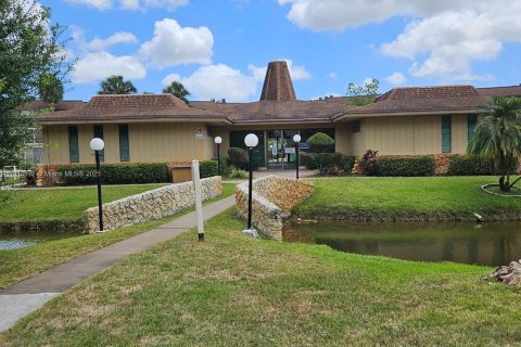 Снять в аренду кондоминиум в Лодердейл-Лейкс, Флорида 2 спальни, 87.7м2, № 1779860 - фото 22