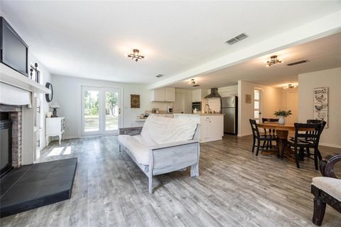 House in Trenton, Florida 3 bedrooms, 121.52 sq.m. № 1793147 - photo 12