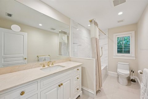 House in Sarasota, Florida 4 bedrooms, 320.88 sq.m. № 2122774 - photo 16