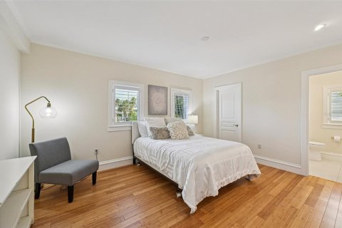 House in Sarasota, Florida 4 bedrooms, 320.88 sq.m. № 2122774 - photo 17