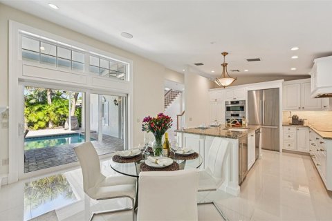 House in Sarasota, Florida 4 bedrooms, 320.88 sq.m. № 2122774 - photo 9