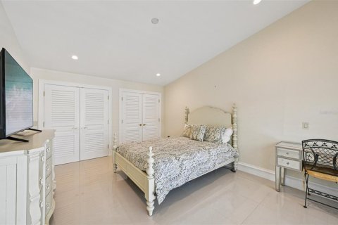 House in Sarasota, Florida 4 bedrooms, 320.88 sq.m. № 2122774 - photo 15