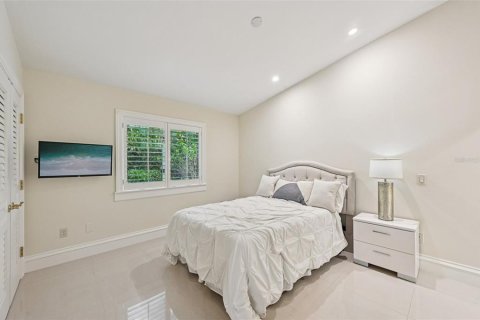 House in Sarasota, Florida 4 bedrooms, 320.88 sq.m. № 2122774 - photo 13