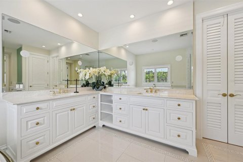 House in Sarasota, Florida 4 bedrooms, 320.88 sq.m. № 2122774 - photo 12