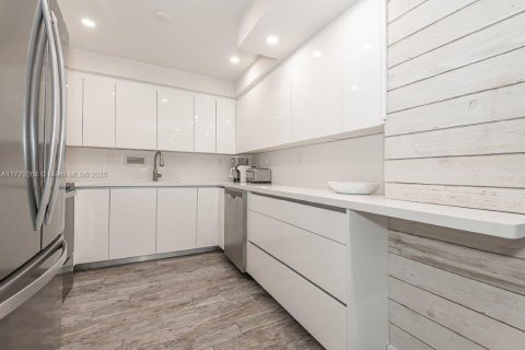 Copropriété à louer à Miami Beach, Floride: 2 chambres, 109.62 m2 № 1621764 - photo 16