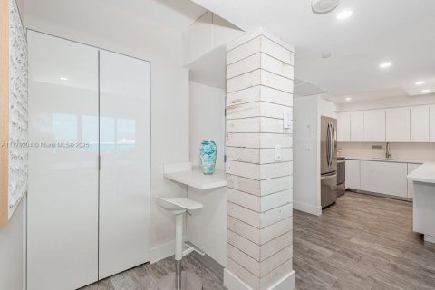 Copropriété à louer à Miami Beach, Floride: 2 chambres, 109.62 m2 № 1621764 - photo 15