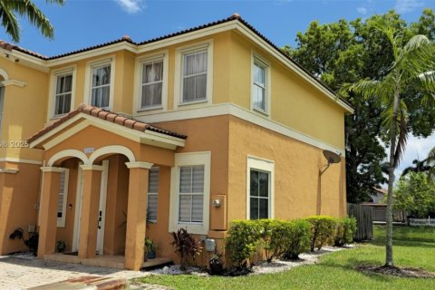 Townhouse in Homestead, Florida 3 bedrooms, 146.04 sq.m. № 1944932 - photo 1