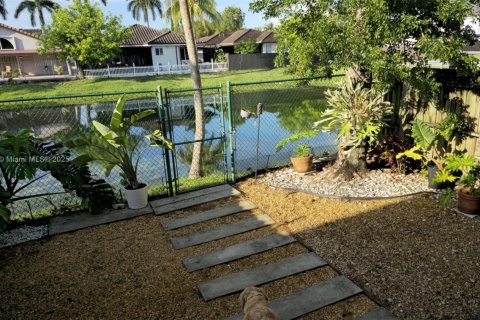 Townhouse in Homestead, Florida 3 bedrooms, 146.04 sq.m. № 1944932 - photo 19