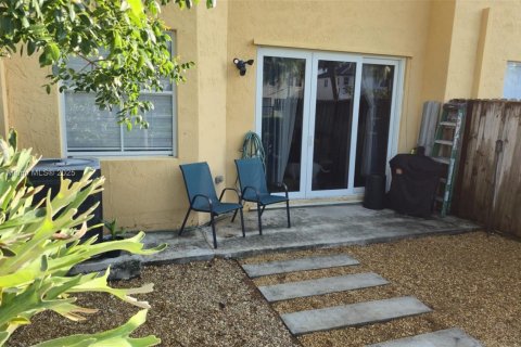 Townhouse in Homestead, Florida 3 bedrooms, 146.04 sq.m. № 1944932 - photo 6