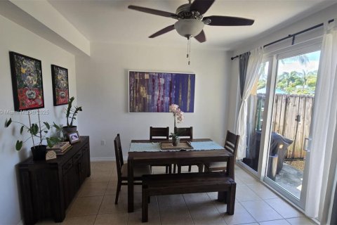 Townhouse in Homestead, Florida 3 bedrooms, 146.04 sq.m. № 1944932 - photo 10