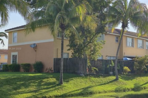 Townhouse in Homestead, Florida 3 bedrooms, 146.04 sq.m. № 1944932 - photo 12