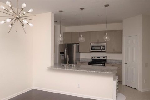 Condo in Orlando, Florida, 3 bedrooms № 2224543 - photo 10