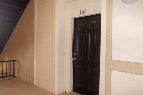 Condo in Orlando, Florida, 3 bedrooms № 2224543 - photo 2