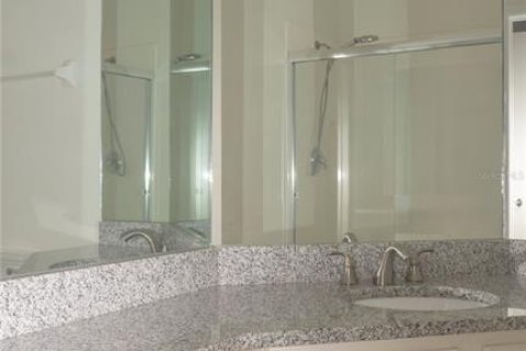 Condo in Orlando, Florida, 3 bedrooms № 2224543 - photo 18