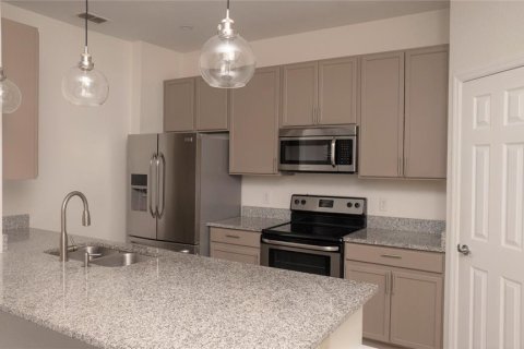 Condo in Orlando, Florida, 3 bedrooms № 2224543 - photo 6