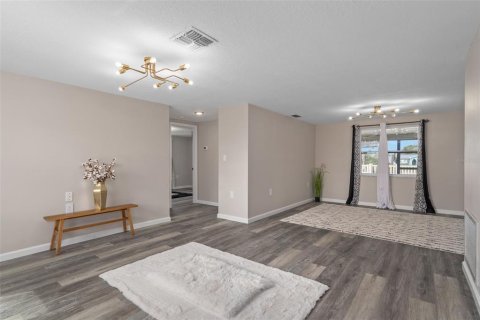 House in Hudson, Florida 2 bedrooms, 116.13 sq.m. № 1899127 - photo 10