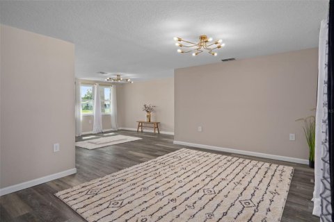 House in Hudson, Florida 2 bedrooms, 116.13 sq.m. № 1899127 - photo 15