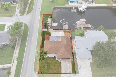 House in Hudson, Florida 2 bedrooms, 116.13 sq.m. № 1899127 - photo 3