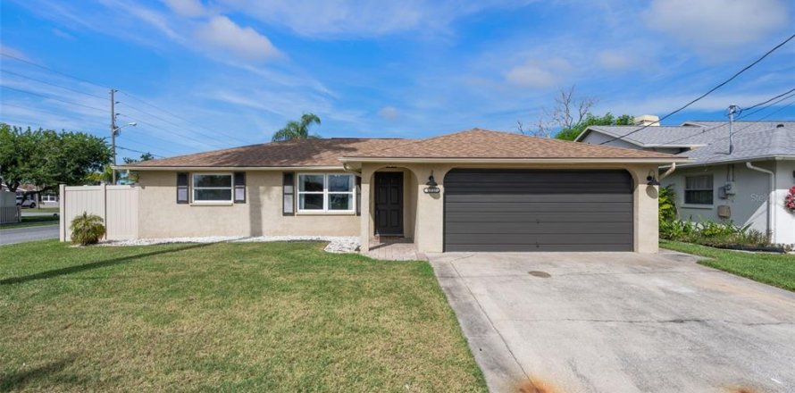 House in Hudson, Florida 2 bedrooms, 116.13 sq.m. № 1899127