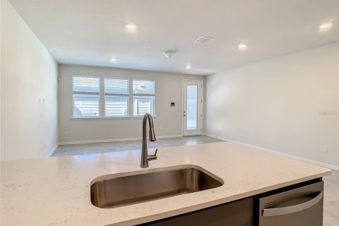 Townhouse in Orlando, Florida 4 bedrooms, 155.61 sq.m. № 2210382 - photo 8