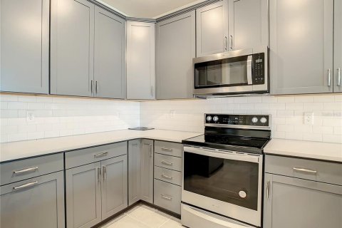 Townhouse in Orlando, Florida 4 bedrooms, 155.61 sq.m. № 2210382 - photo 9