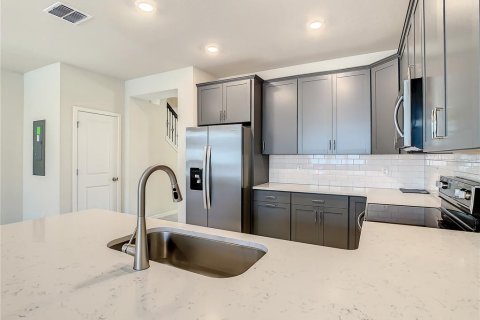 Townhouse in Orlando, Florida 4 bedrooms, 155.61 sq.m. № 2210382 - photo 12