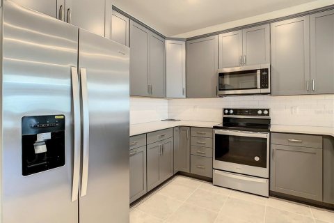 Townhouse in Orlando, Florida 4 bedrooms, 155.61 sq.m. № 2210382 - photo 6