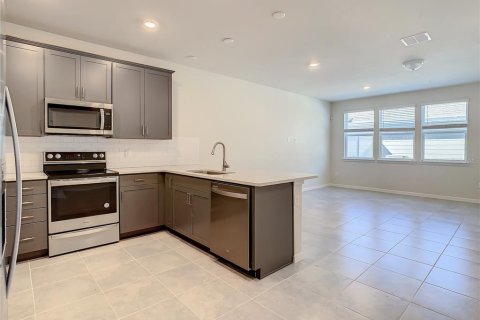 Townhouse in Orlando, Florida 4 bedrooms, 155.61 sq.m. № 2210382 - photo 5