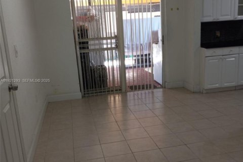 Купить виллу или дом в Майами, Флорида 4 спальни, 139.73м2, № 2077190 - фото 11