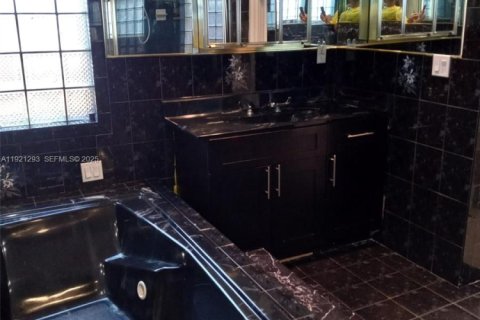 Купить виллу или дом в Майами, Флорида 4 спальни, 139.73м2, № 2077190 - фото 18